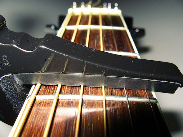 capo_on_guitar